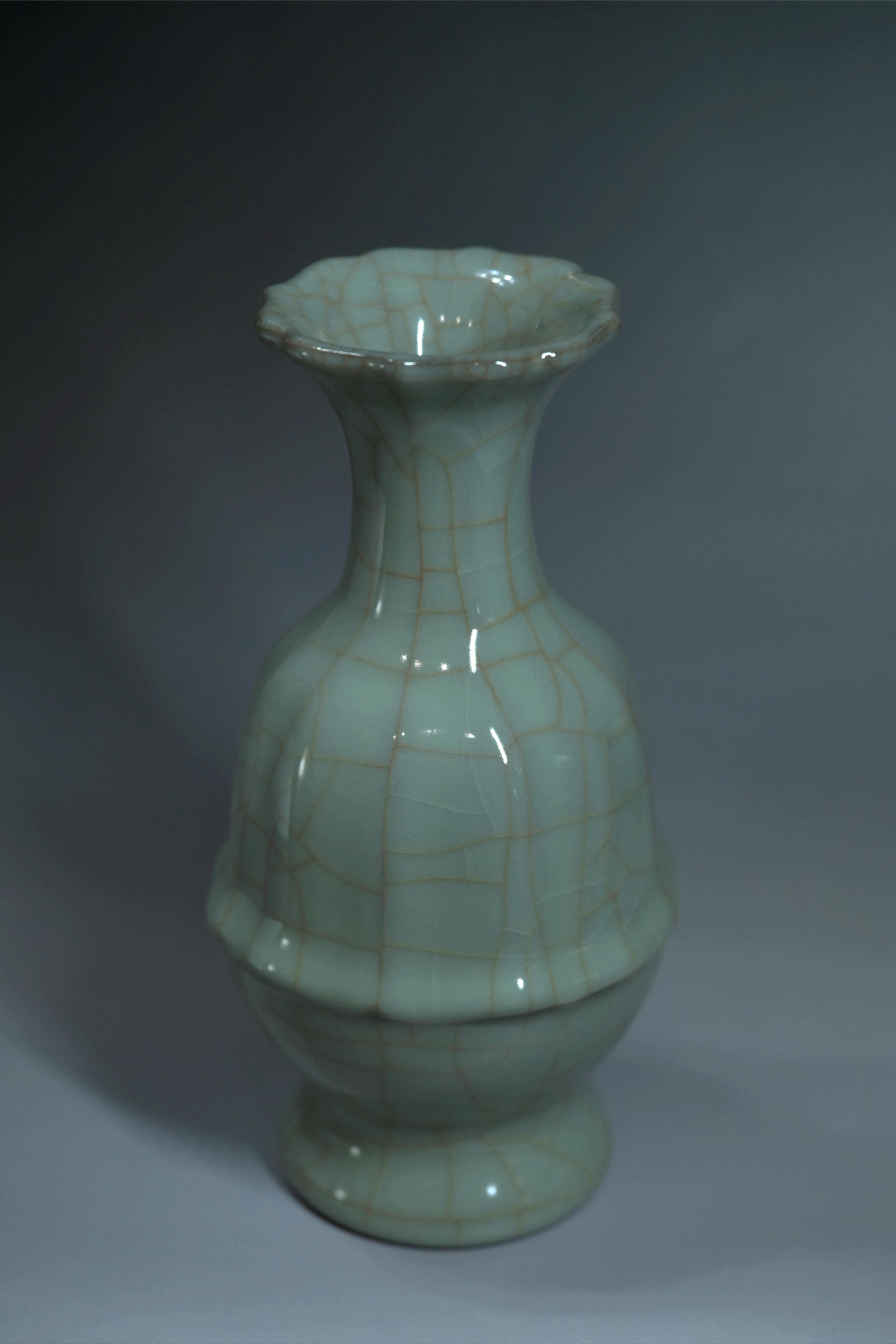 Kaifeng Guan Porcelain - Guansheng Lotus - shaped Vase (from Henan)